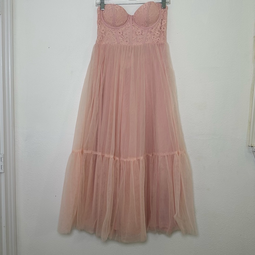 Selfie Leslie Gown Strapless
Dancing With Me Sweetheart Tulle Midi Dress Pink - Picture 3 of 16